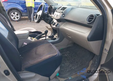 2006 Toyota Rav4 z USA, uszkodzony, nr VIN JTMBD33V966006021